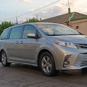 Toyota Sienna 2019