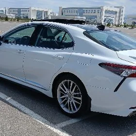 Toyota Camry 2021