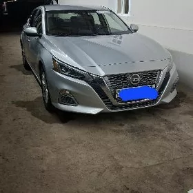 Nissan Altima 2021