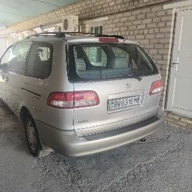Toyota Sienna 2002
