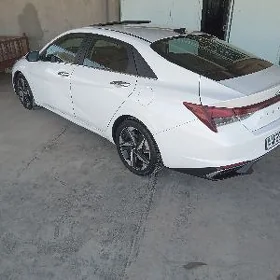 Hyundai Elantra 2022