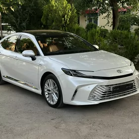 Toyota Camry 2025