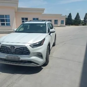 Toyota Highlander 2023
