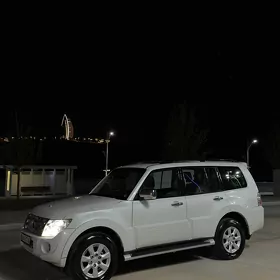 Mitsubishi Pajero 2012