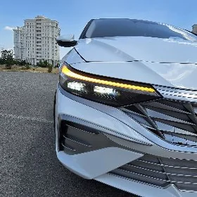 Hyundai Elantra 2025