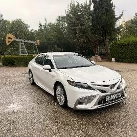 Toyota Camry 2021