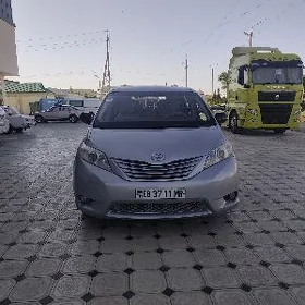 Toyota Sienna 2010