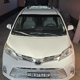 Toyota Sienna 2020