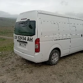 Toyota Hiace 2015