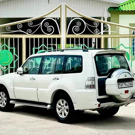 Mitsubishi Pajero 2014
