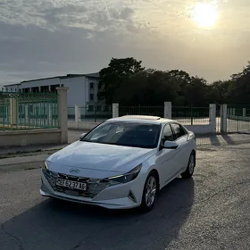 Hyundai Elantra 2022