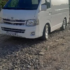 Toyota Hiace 2011