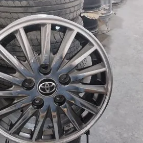 taýota disga r15