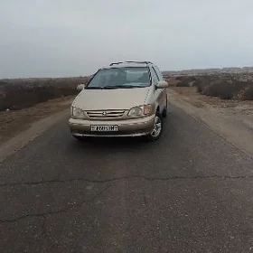 Toyota Sienna 2002
