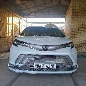 Toyota Sienna 2022