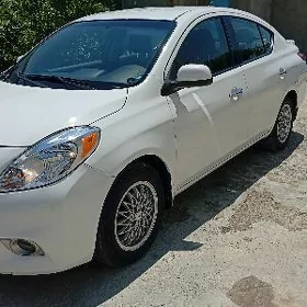 Nissan Versa 2013