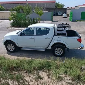 Mitsubishi L200 2012