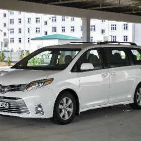 Toyota Sienna 2019