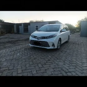 Toyota Sienna 2018