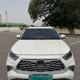 Toyota Highlander 2021
