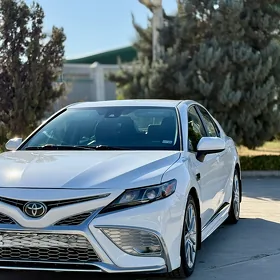 Toyota Camry 2021