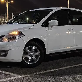 Nissan Versa 2012