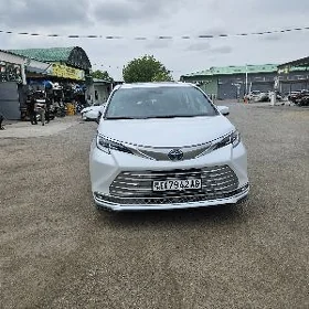 Toyota Sienna 2024