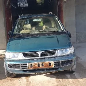 Mitsubishi Chariot 1995