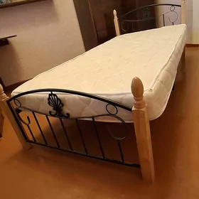 кровать