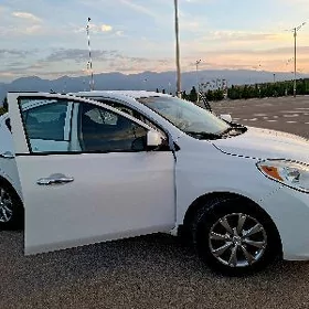 Nissan Versa 2012