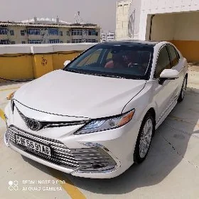 Toyota Camry 2019