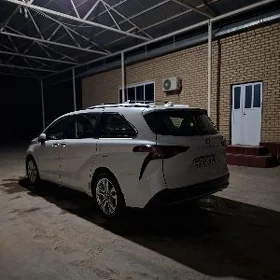 Toyota Sienna 2024