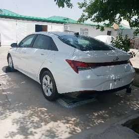 Hyundai Elantra 2022