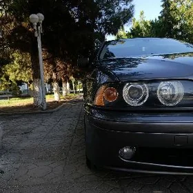 BMW E39 2003