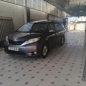 Toyota Sienna 2011