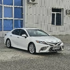 Toyota Camry 2021