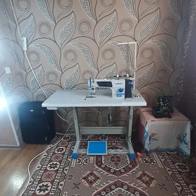 Швейная машинка и оверлок