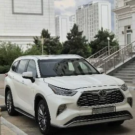 Toyota Highlander 2021