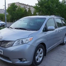 Toyota Sienna 2016