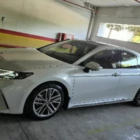 Toyota Camry 2025