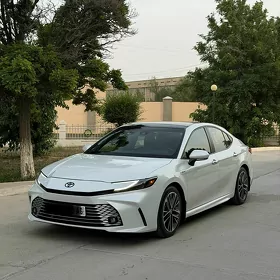 Toyota Camry 2025