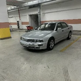 Mitsubishi Diamante 2003