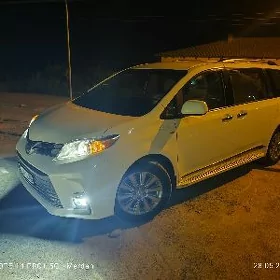 Toyota Sienna 2019