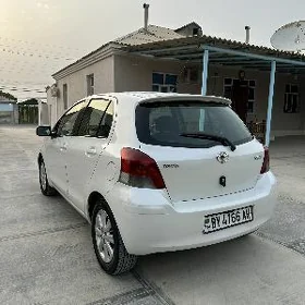 Toyota Yaris 2011