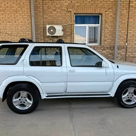 Infiniti QX4 2002
