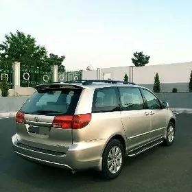 Toyota Sienna 2004