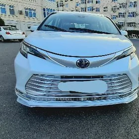 Toyota Sienna 2022