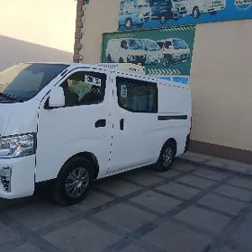 Nissan Urvan 2022