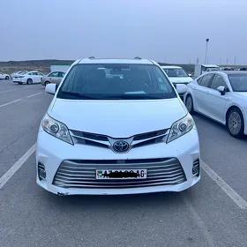 Toyota Sienna 2019