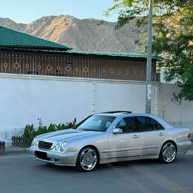 Mercedes-Benz E320 2001